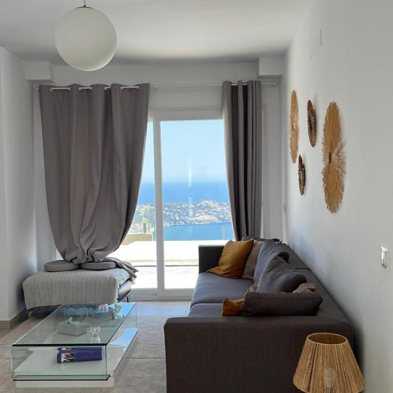 Half of the luxury villa with sea view and pool in natural park - Deluxe Villa - 15
