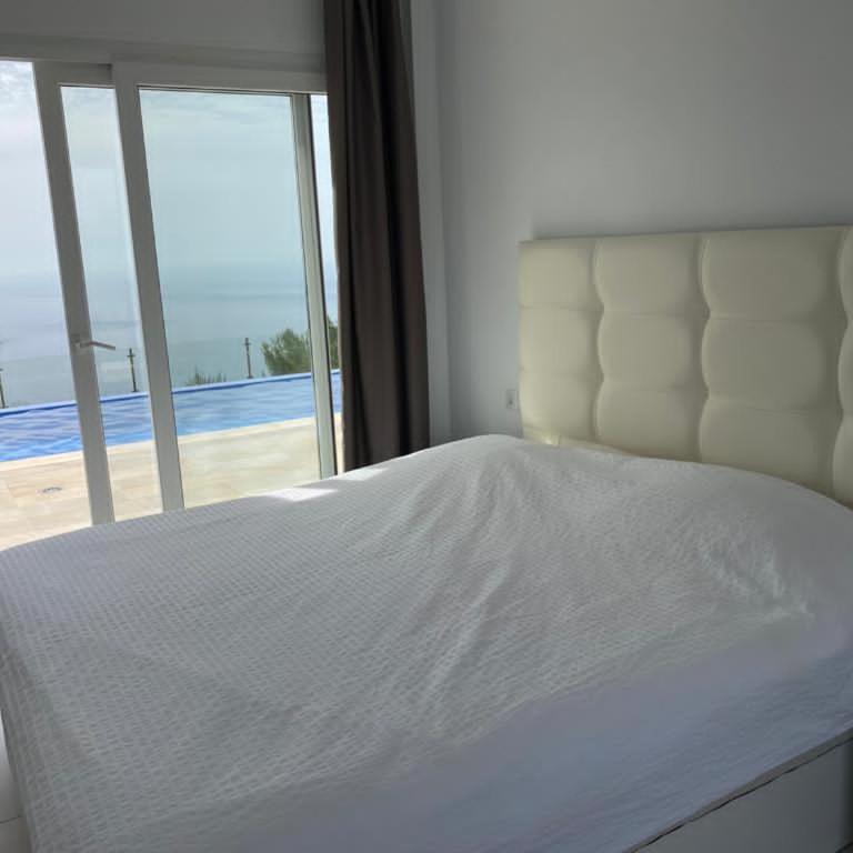 Half of the luxury villa with sea view and pool in natural park - Deluxe Villa - 23