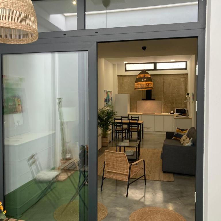 Acogedor apartamento en semisótano con patio y cerca de la Plaza de España - Apartamento de 1 dormitorio - 14