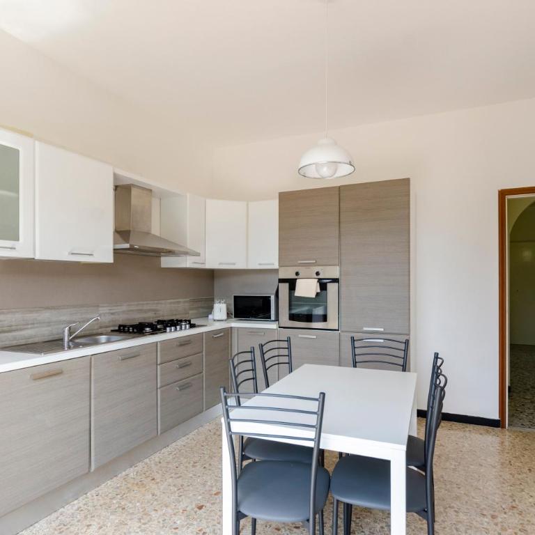 JOIVY Family Flat with 3 Balconies, 10 Min to Beach - Appartamento con 3 Camere da Letto e con Balcone - 10