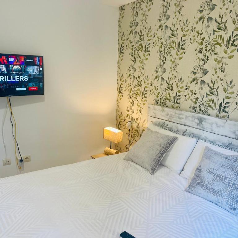 Marbella Pleasant Duplex by Elviria Las dunas beach - Two-Bedroom Apartment - 50