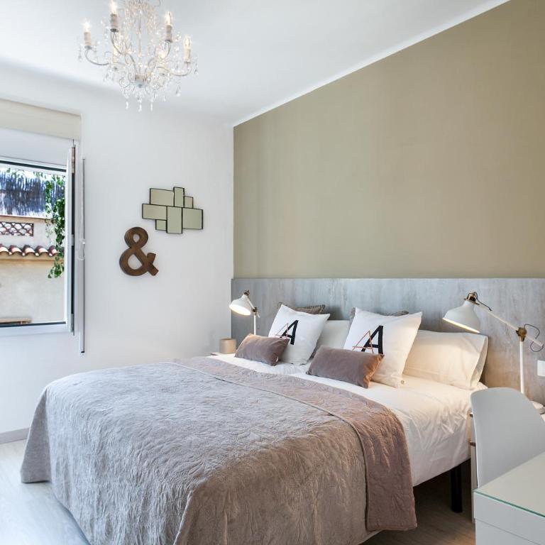 Charming & Quiet Park Guell Apartment - Three-Apartment with Balcony - 1