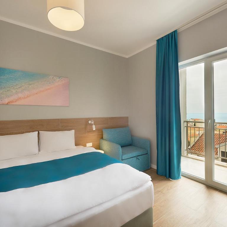 APART Garni Hotel LARIMAR - Deluks Dvokrevetna soba sa Bračnim Krevetom, Balkonom i Pogledom na More - 9