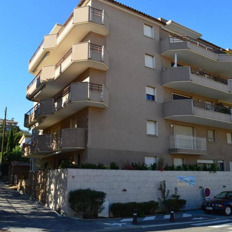 Appartement T3 lumineux avec terrasse, climatisation, garage et Wifi à 2 pas des plages - Cavalaire - FR-1-226B-34 - Appartement (4 Adultes) - 2