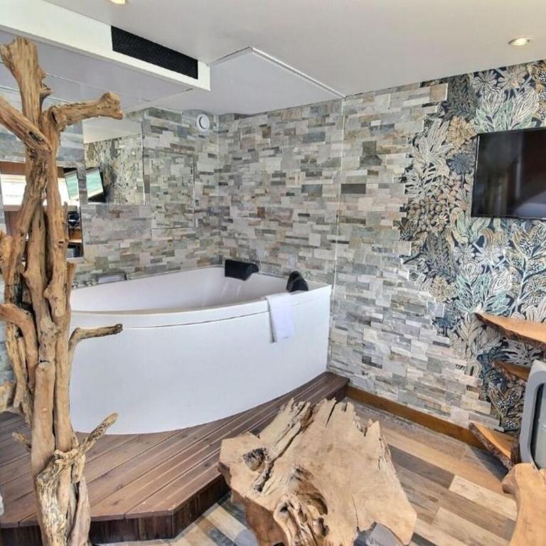 VIP Paris Yacht Hôtel & Spa - Suite avec Jacuzzi - 4