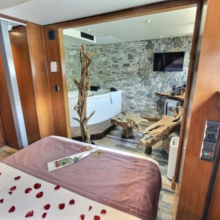 VIP Paris Yacht Hôtel & Spa - Suite avec Jacuzzi - 1
