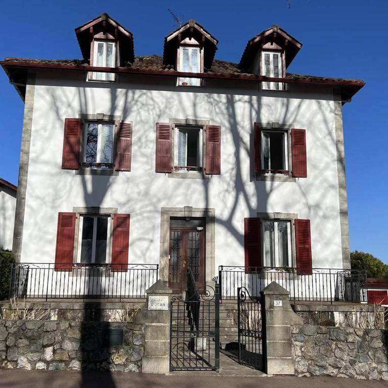Studio lumineux à Cambo-les-Bains, proche thermes, coin nuit, kitchenette, internet, animaux acceptés - Studio - 1