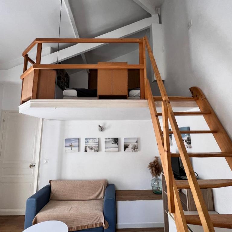 Studio avec mezzanine dans le coeur du vieil Antibes wifi climatisation - Appartement - 5