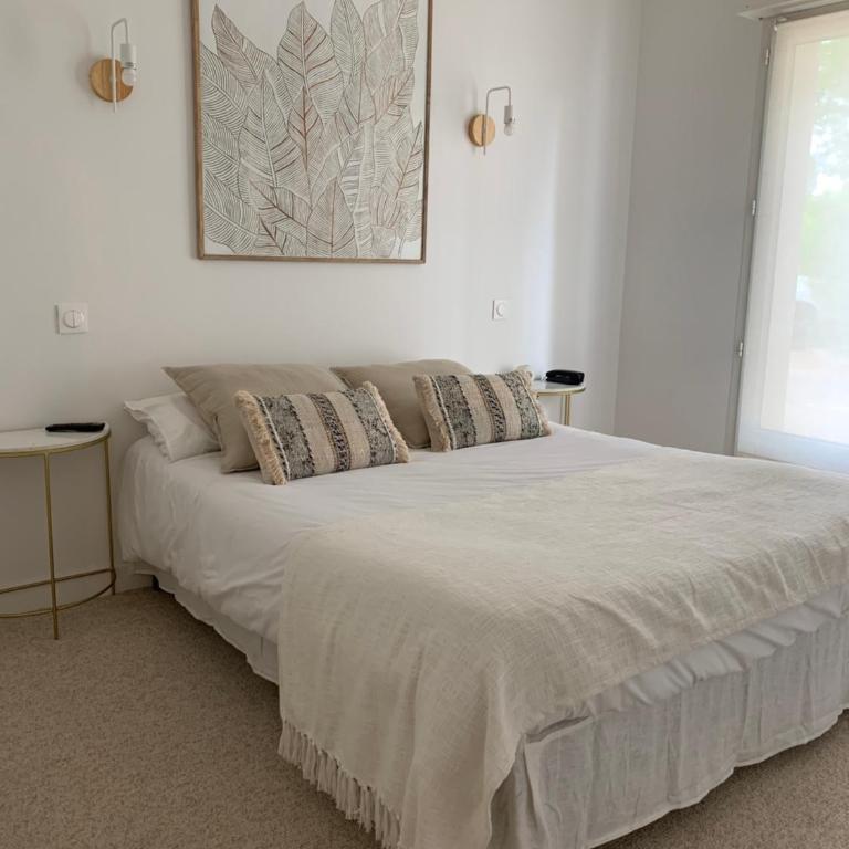 Hotel La Licorne - Chambre Double - Accessible aux Personnes à Mobilité Réduite - 1