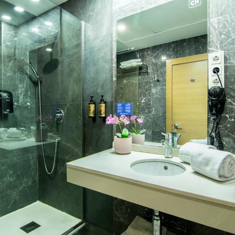 Cullera Holiday - Chambre Deluxe (2 Adultes + 2 Enfants) - Vue Latérale sur Mer - 3