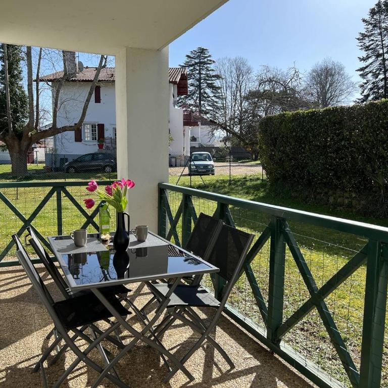 Cambo : T2 Lumineux avec Terrasse Sud, Wifi & Parking - One-Bedroom Apartment - 14