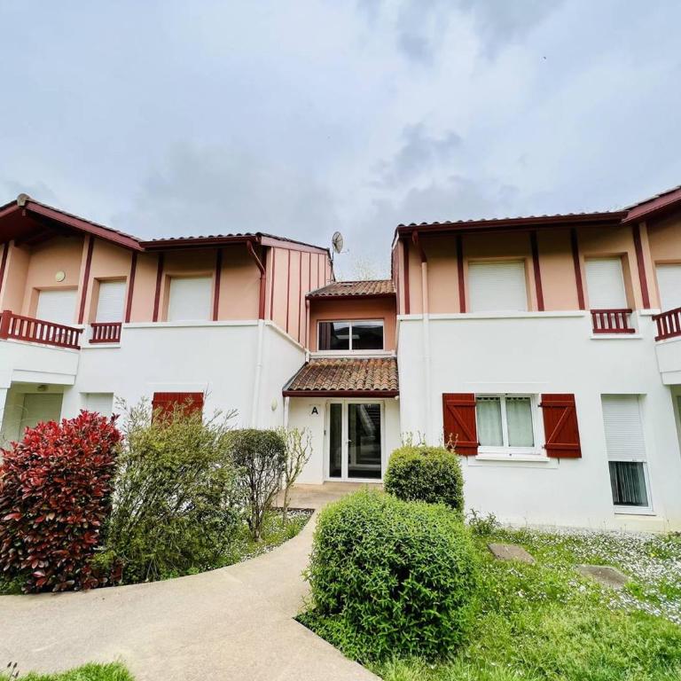 Appartement F2 avec piscine et parking à Cambo-les-Bains - Appartement 1 Chambre - 11
