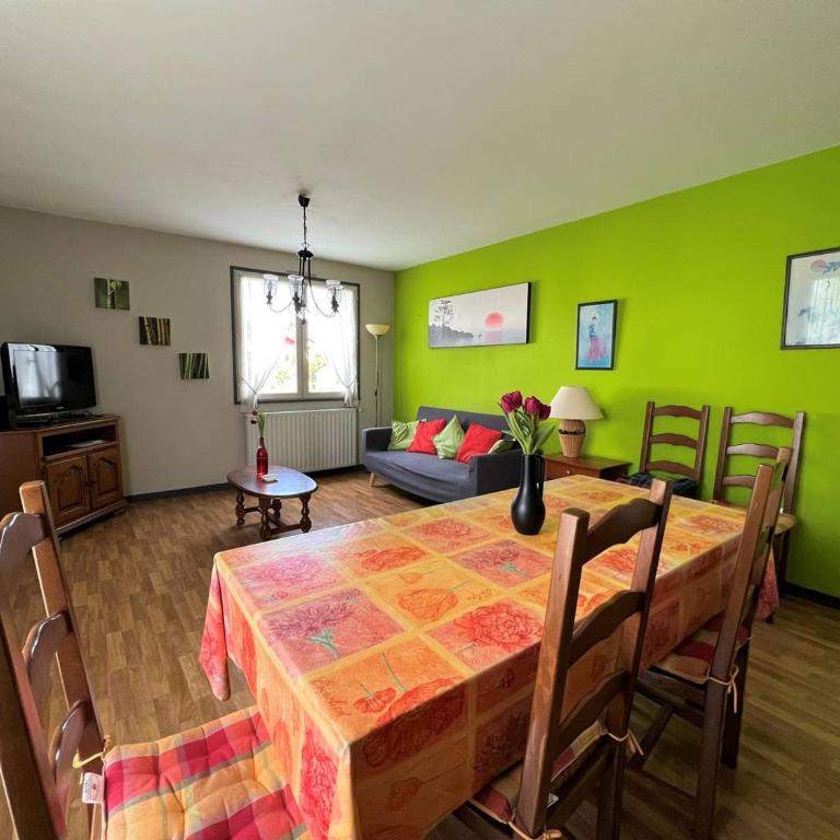 Appartement T3 à Cambo-les-Bains avec Wifi, Animaux Acceptés - 4 Couchages - Two-Bedroom Apartment - 6