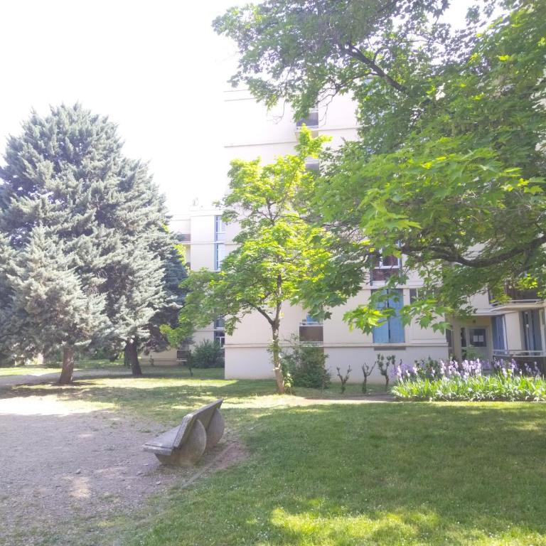 Résidence du parc des Tilleuls de Lyon 82 m2 Pkg free - Appartement - 34