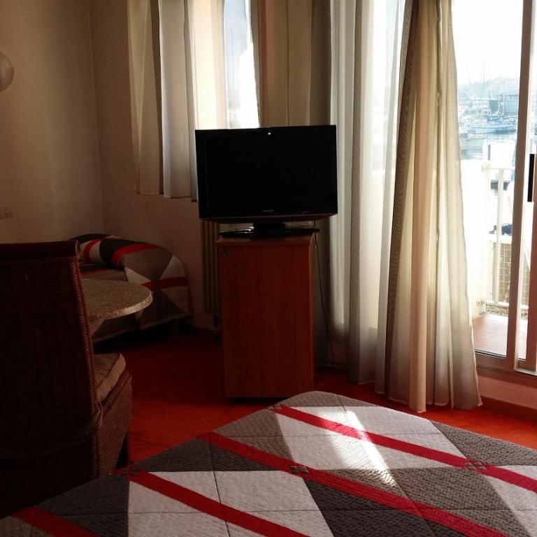 La Voile D' Or seul hôtel sur le port - Chambre Familiale avec Vue sur le Port - 3