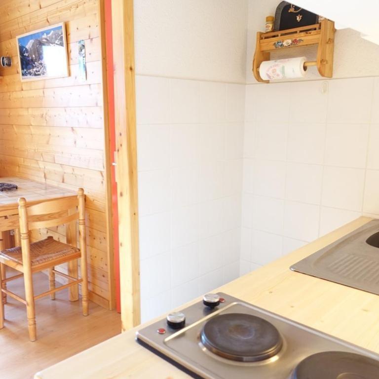 Charmant T2 cabine 4 pers, centre-village, proche pistes et commerces, balcon sud, piscine l'été - Appartement 1 Chambre - 2
