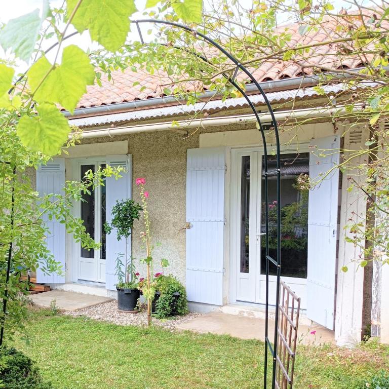 Un paradis de verdure en plein centre ville - Casa con 1 dormitorio - 12