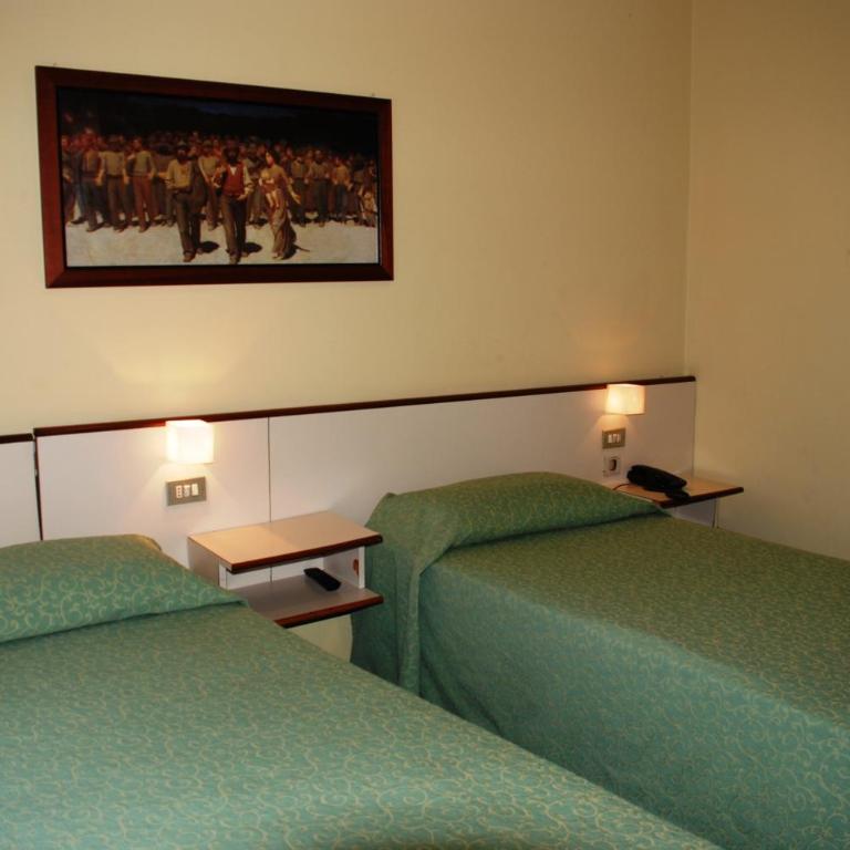 Hotel Boston - Camera Doppia con Letti Singoli - 10