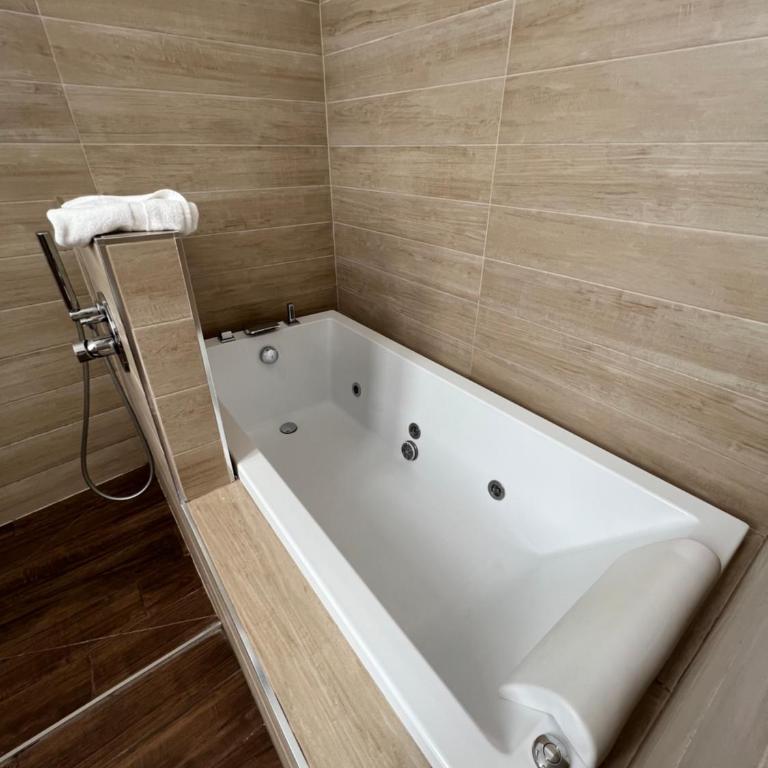 Arena Luxury Rooms - Superior Deluxe Double or Twin Room - 6