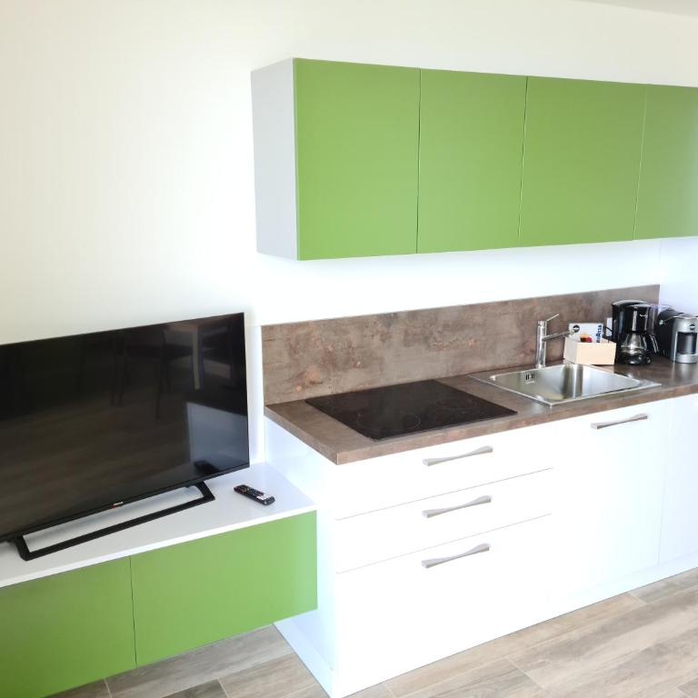 LUXURY APARTMENTS NATURA - Appartamento con 2 Camere da Letto e Vista Lago - 1
