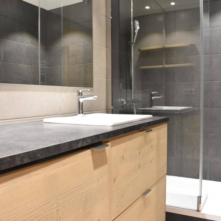 Studio skis aux pieds à Méribel – Centre, commerces à 100m, piscine estivale, ascenseur, casier à skis - Appartement 1 Chambre - 3