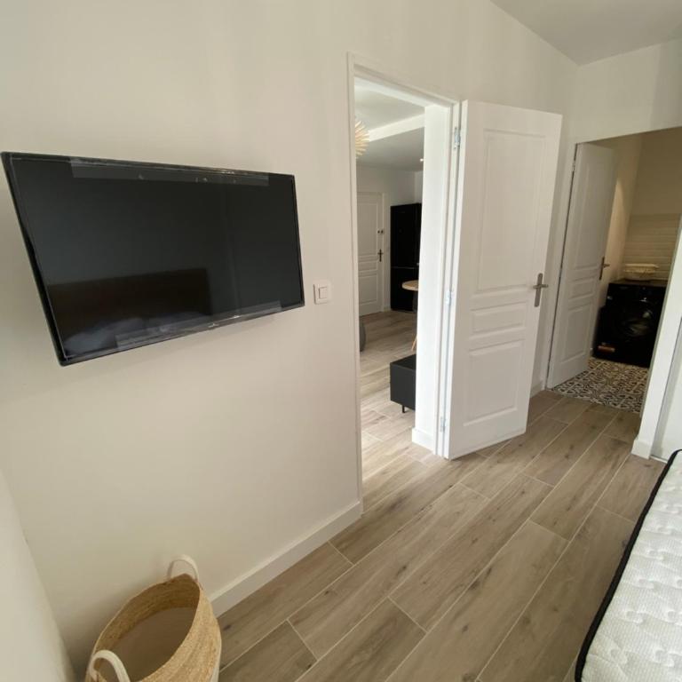 Ajaccio magnifique T2 37m2 centre ville vue mer au bord de la plage Neuf 4 couchages balcon parking privé fermé Clim wifi - Apartment mit 1 Schlafzimmer - 23
