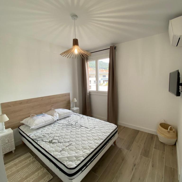 Ajaccio magnifique T2 37m2 centre ville vue mer au bord de la plage Neuf 4 couchages balcon parking privé fermé Clim wifi - Apartment mit 1 Schlafzimmer - 13