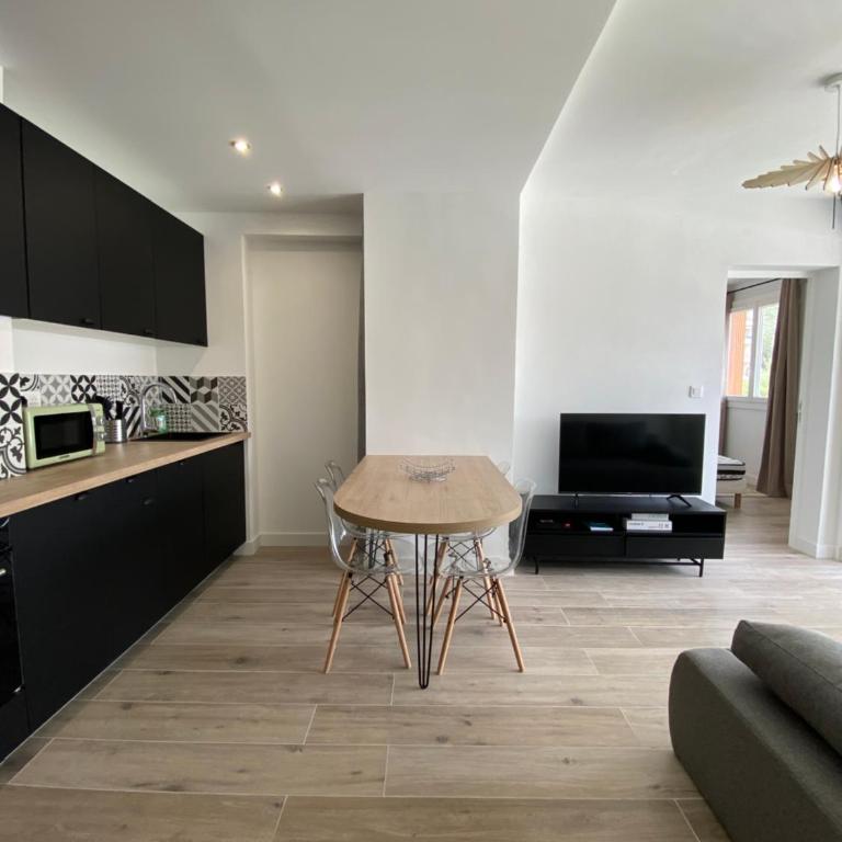 Ajaccio magnifique T2 37m2 centre ville vue mer au bord de la plage Neuf 4 couchages balcon parking privé fermé Clim wifi - Apartment mit 1 Schlafzimmer - 21