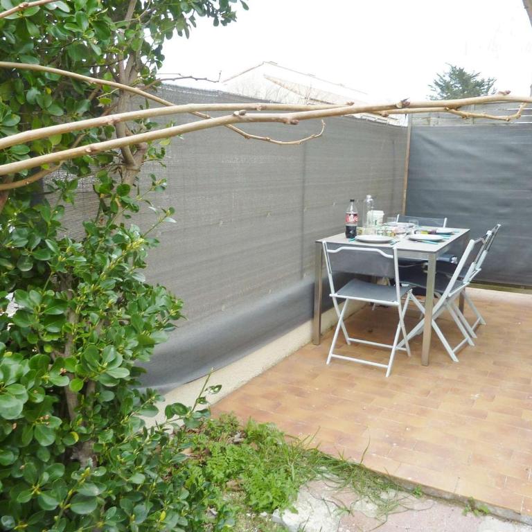 Appartement T2 rénové, climatisé, avec terrasse et parking, proche plage - FR-1-387-166 - Appartement (4 Adultes) - 5