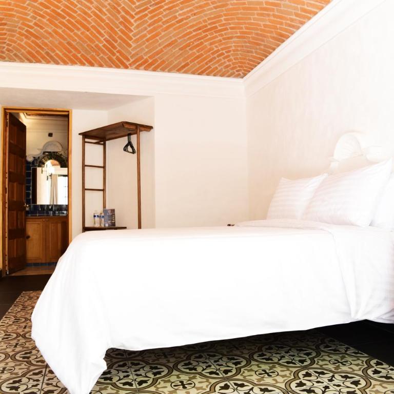 Hacienda San Patricio - Queen Room with Balcony - 1