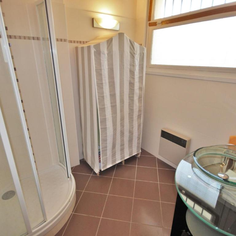 Studio Centre-Ville Royan : Plages et Commerces à Pied, Balcon, Parking Gratuit - FR-1-550-7 - Estudio - 5