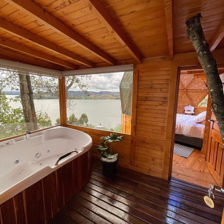 Glamping Domos del Lago - Estudio Deluxe con cama grande - 12