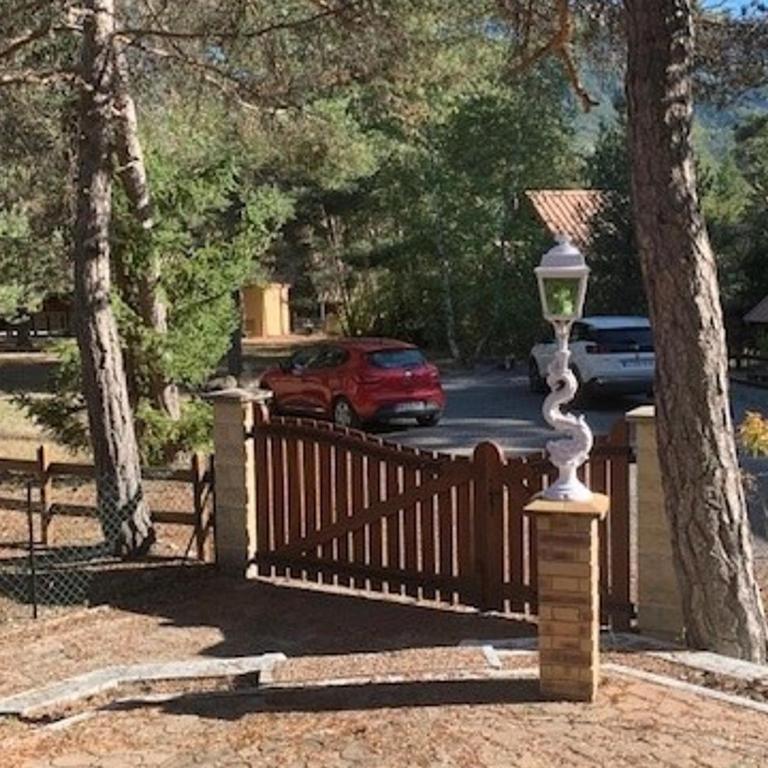 Grand chalet à Barcelonnette, j'usqu'à 8 personnes - Three-Bedroom Chalet - 4