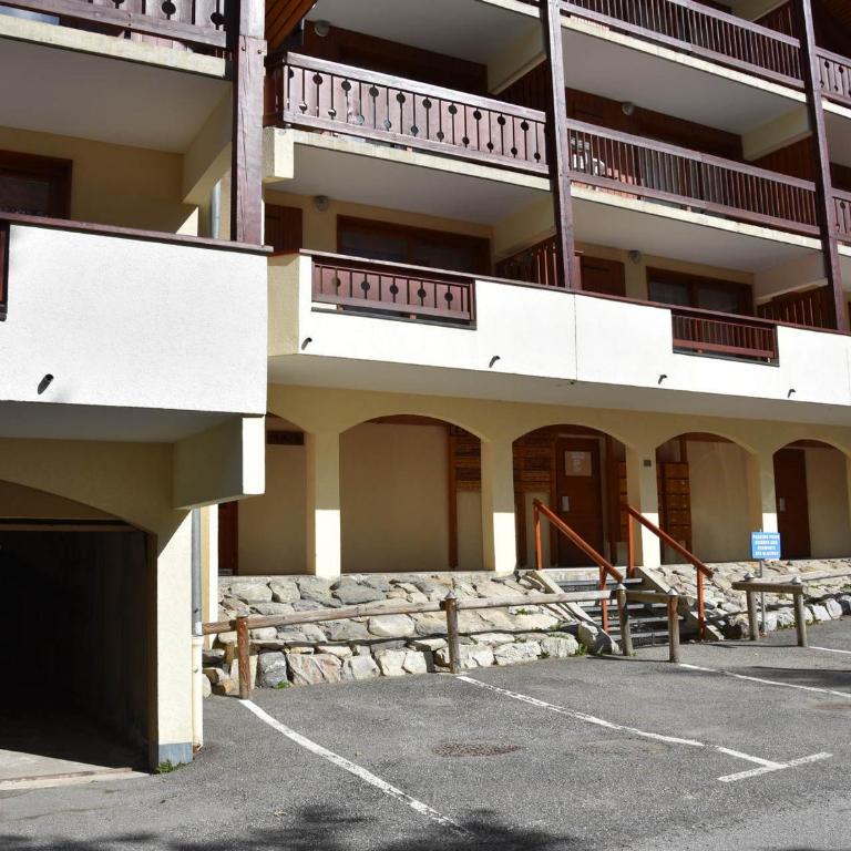 Appartement 4 pièces ensoleillé, balcon sud, près du téléphérique - FR-1-464-193 - Three-Bedroom Apartment - 2
