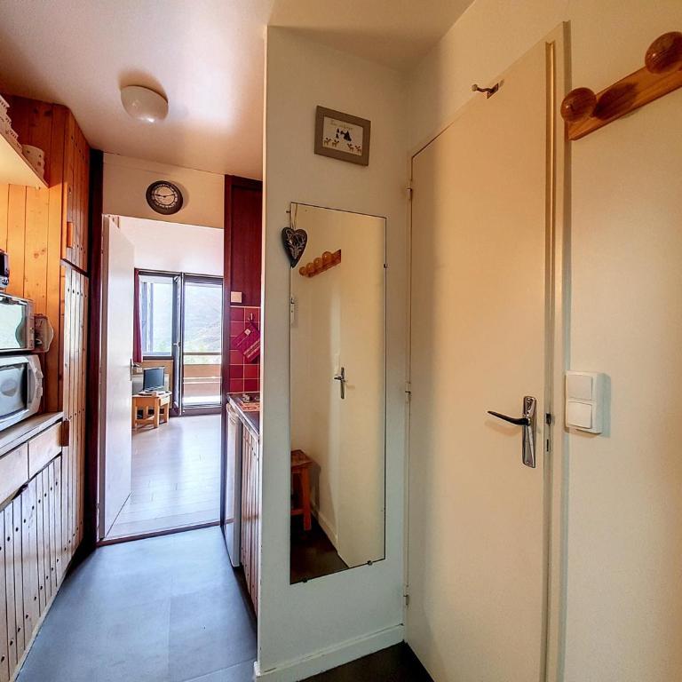 Studio idéalement situé au pied des pistes Les Menuires, 2 pers, balcon sud, parking gratuit - Studio - 2