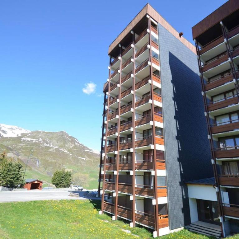 Studio idéalement situé au pied des pistes Les Menuires, 2 pers, balcon sud, parking gratuit - Studio - 3