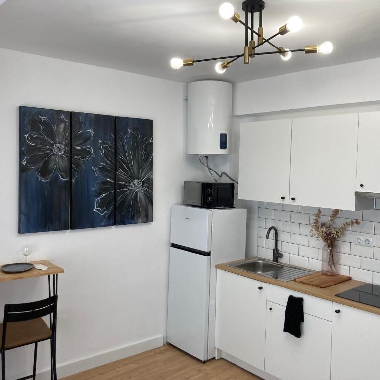 Castle View Apartments - Apartment with Balcony - 9