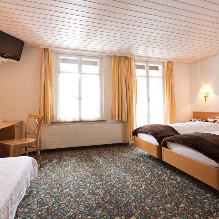 Hotel Oberland - Doppelzimmer mit Balkon und Bergblick - 21