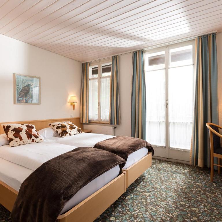 Hotel Oberland - Doppelzimmer mit Balkon und Bergblick - 20