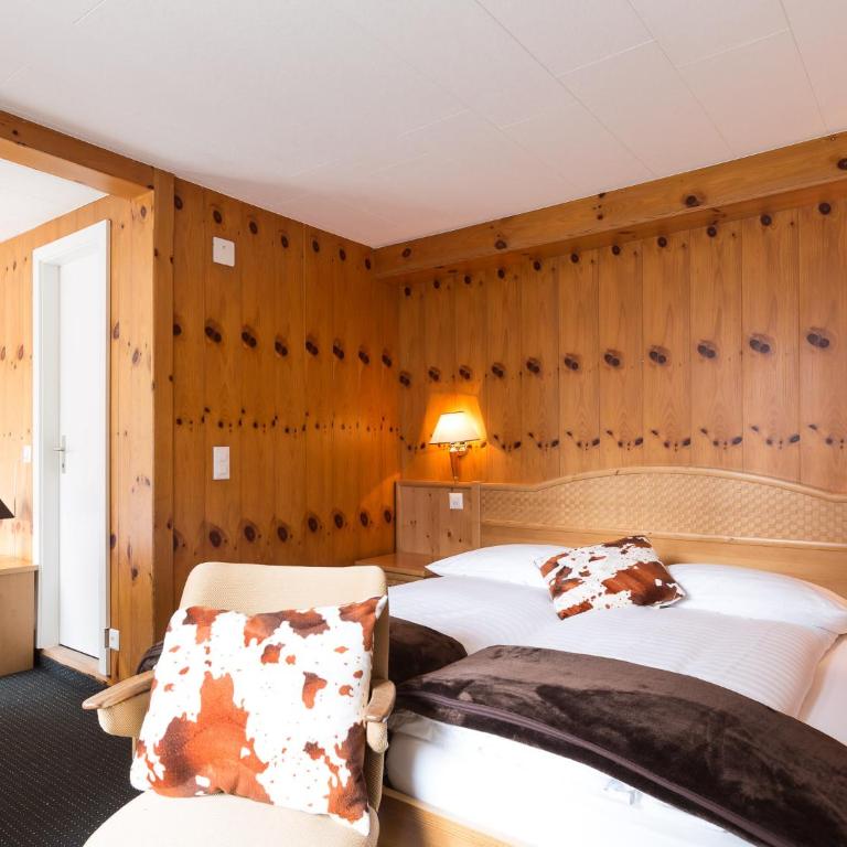 Hotel Oberland - Doppelzimmer mit Balkon und Bergblick - 18