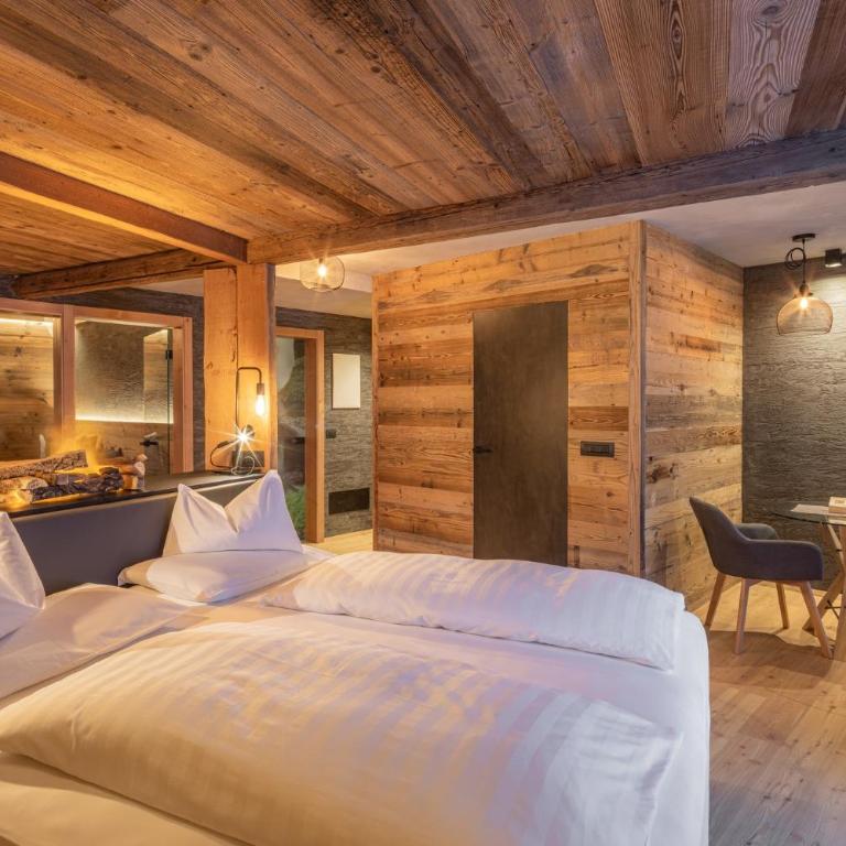 La Roccia Wellness Hotel - Suite Deluxe - 1