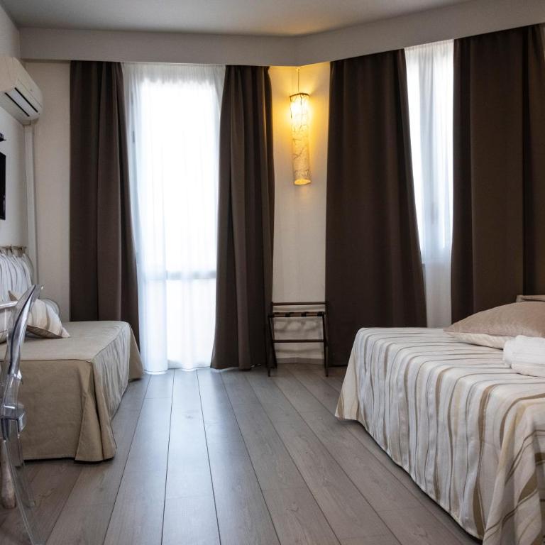 Hotel Tirreno - Camera Deluxe Matrimoniale/Doppia con Letti Singoli con Balcone e Vista Mare - 16