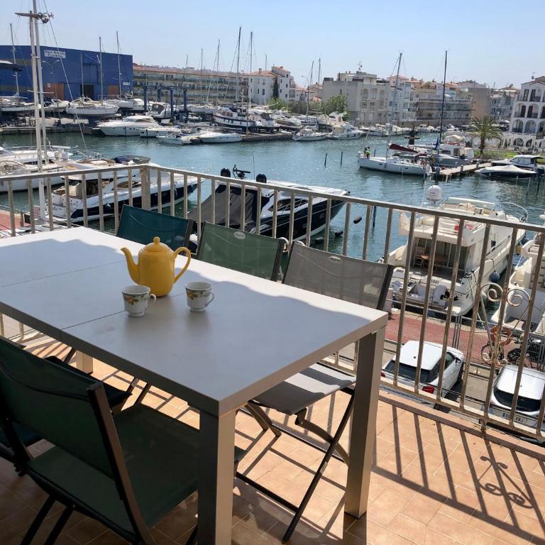 Appartement 80 m2,Port Rhodes D-2 chambres, terrasse panoramique, vue sur le canal principal d’Empuriabrava - Apartamento de 2 dormitorios - 12