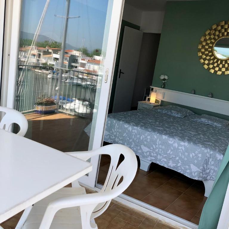 Appartement 80 m2,Port Rhodes D-2 chambres, terrasse panoramique, vue sur le canal principal d’Empuriabrava - Apartamento de 2 dormitorios - 16
