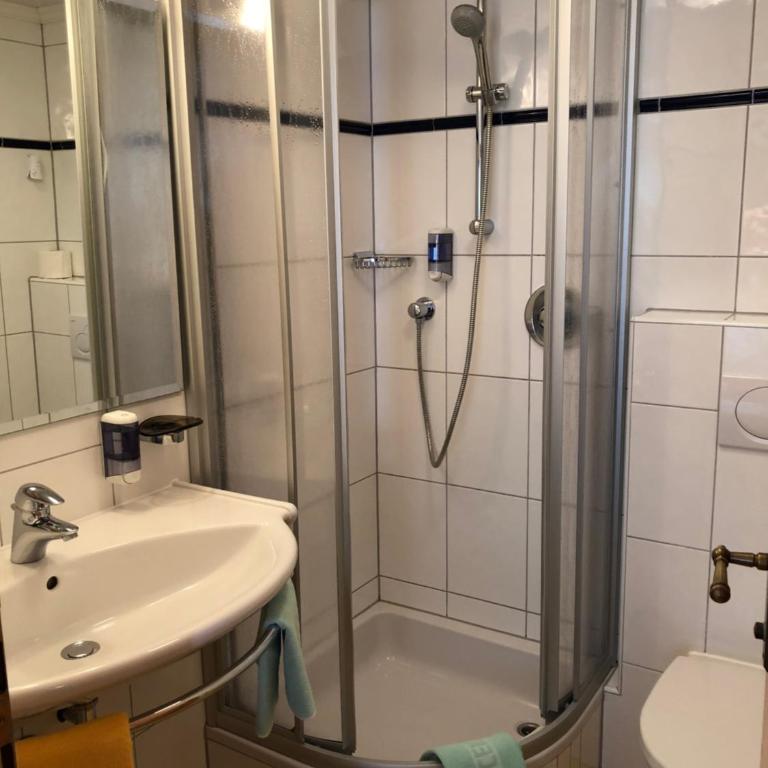 Hotel Garni Central - Zimmer - Studios - Apartments - Doppelzimmer - 4