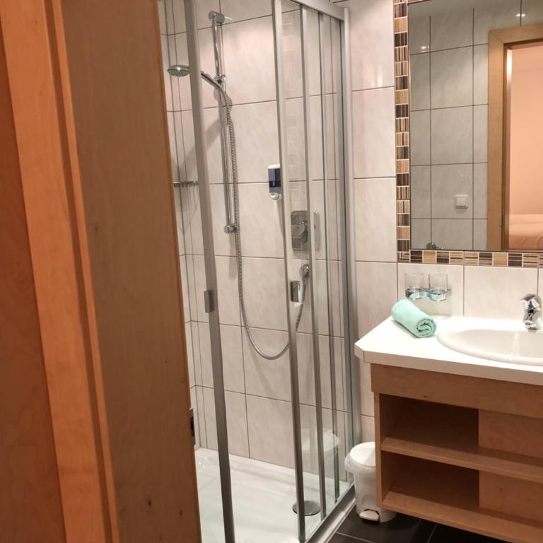 Hotel Garni Central - Zimmer - Studios - Apartments - Apartment mit Terrasse - 5
