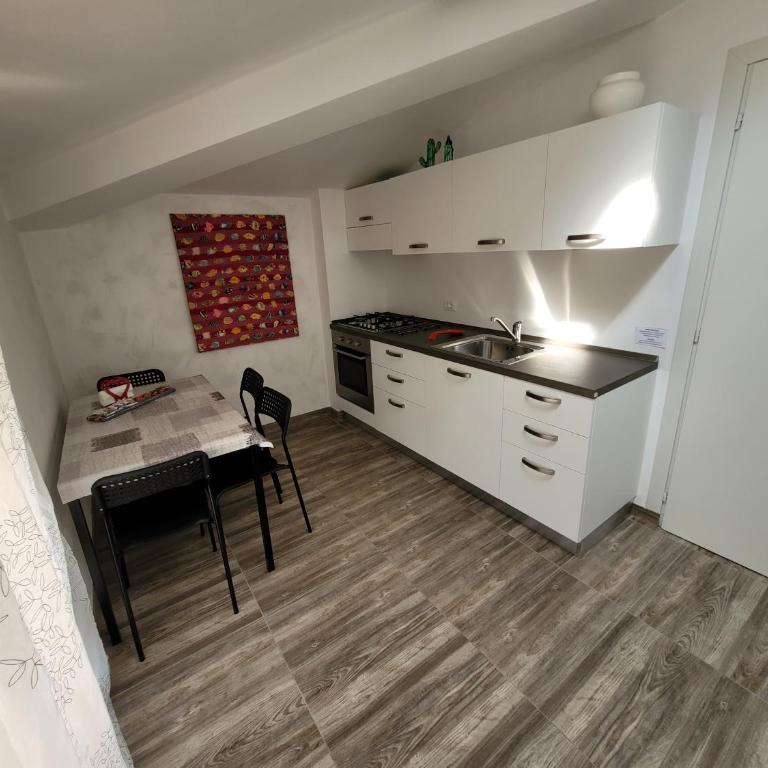 VILLA SONIA APARTMENT & ROOMS - Due Camere Matrimoniali Comunicanti con Bagno Privato Esterno - 17