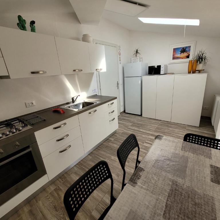 VILLA SONIA APARTMENT & ROOMS - Due Camere Matrimoniali Comunicanti con Bagno Privato Esterno - 16