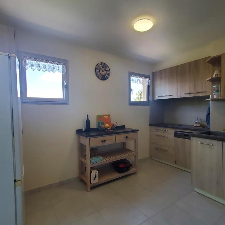 Port FREJUS 3 Pieces climatise 80m2 Proche de tout - Appartement 2 Chambres - 17