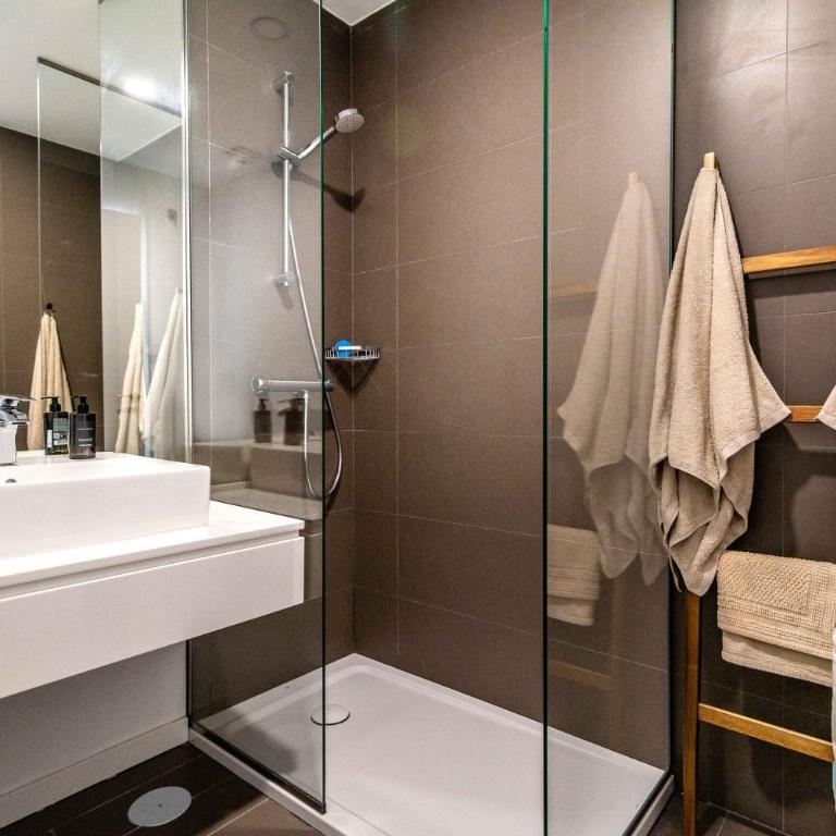 Newly Built 3-BDRM Luxury Apt w/ Stunning Sea Views - Apartamento de 3 dormitorios - 33